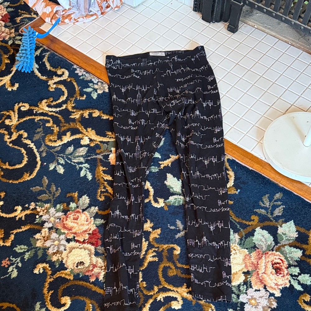 Abercrombie & Fitch Black Leggings with NYC skyline- worn a‎ bunch but great